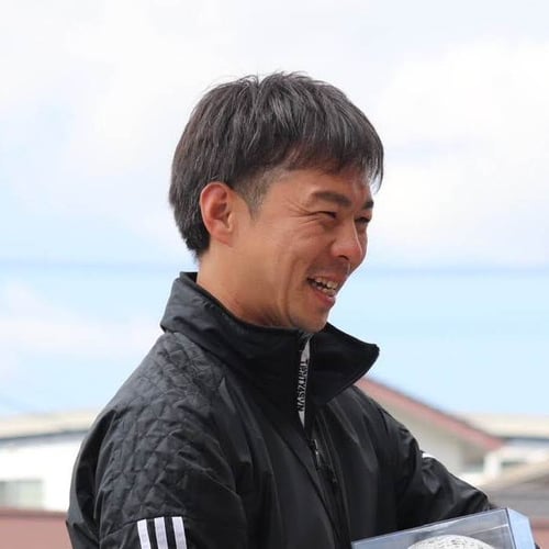 都々木コーチ